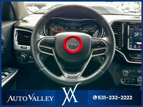 Used 2019 Jeep Cherokee Limited image 29