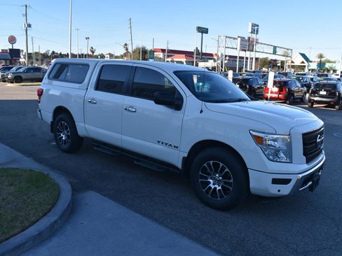 Used 2021 Nissan Titan SV w/ SV Convenience Package image 19