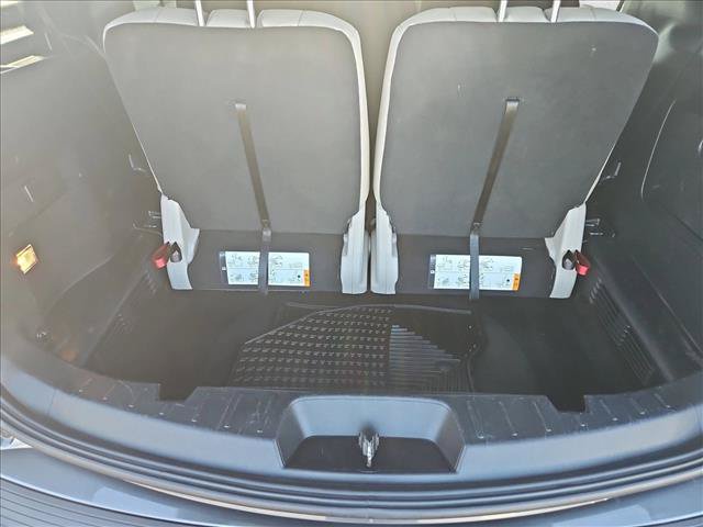 Used 2018 Ford Explorer XLT w/ Equipment Group 202A FWD image 6