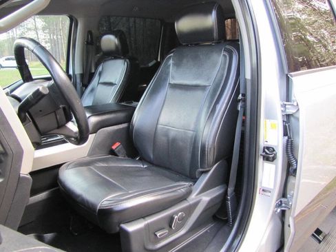 Used 2019 Ford F250 Lariat w/ Lariat Value Package image 16