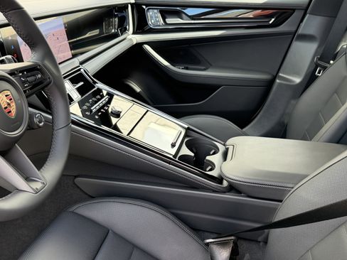 New 2026 Porsche Panamera 4 image 4