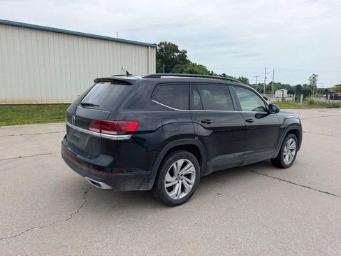 Used 2021 Volkswagen Atlas SE w/ Panoramic Sunroof Package FWD image 3