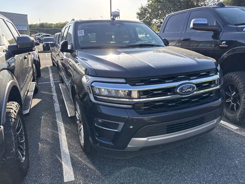 Used 2024 Ford Expedition Max Limited image 3
