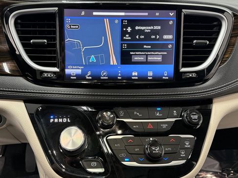 Used 2023 Chrysler Pacifica Limited FWD image 20