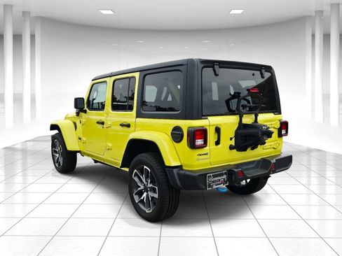 Certified 2024 Jeep Wrangler Unlimited w/ Convenience Group AWD/4WD image 5