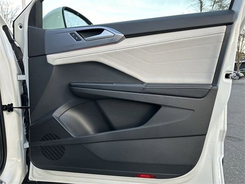 New 2025 Volkswagen Taos SEL image 22