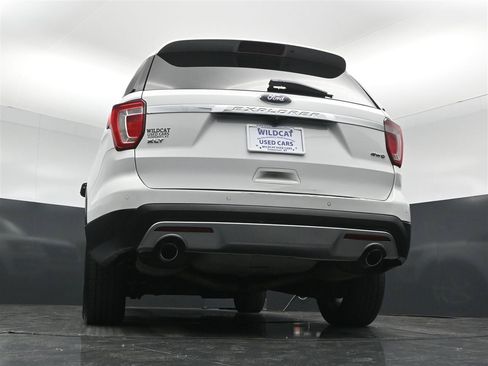 Used 2017 Ford Explorer XLT w/ Equipment Group 201A AWD/4WD image 33