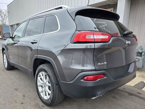 Used 2016 Jeep Cherokee Latitude w/ Cold Weather Group AWD/4WD image 5