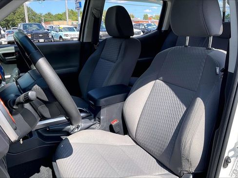 Used 2022 Toyota Tacoma SR5 AWD/4WD image 24
