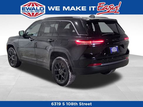 New 2026 Jeep Grand Cherokee Altitude image 21