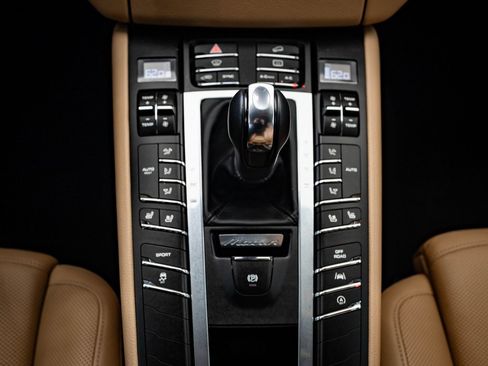 Used 2018 Porsche Macan image 32