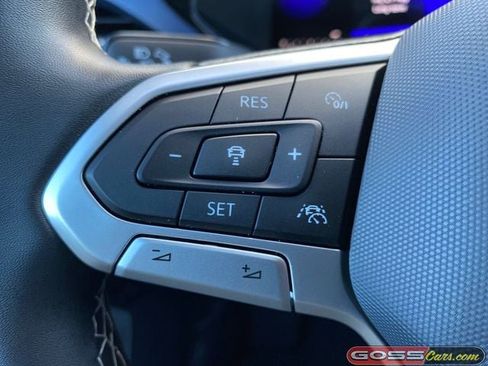 Used 2023 Volkswagen Taos SE w/ Panoramic Sunroof Package image 18