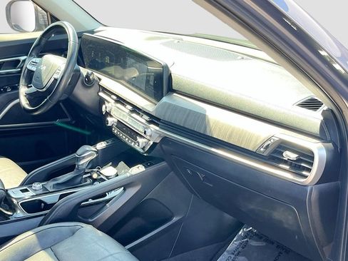 Used 2023 Kia Telluride EX w/ EX Captain's Chair Package image 32