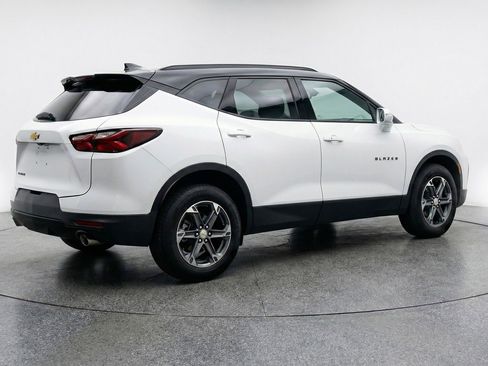 Used 2025 Chevrolet Blazer LT FWD image 9