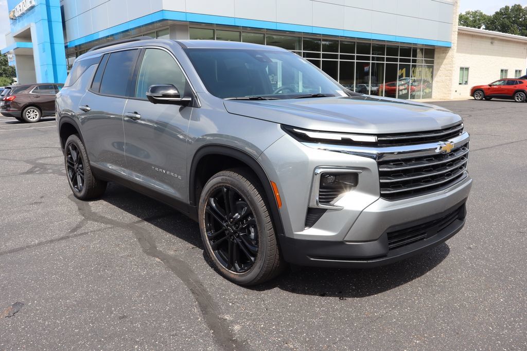 New 2027 Chevrolet Traverse LT w/ Driver Confidence Package AWD/4WD image 2