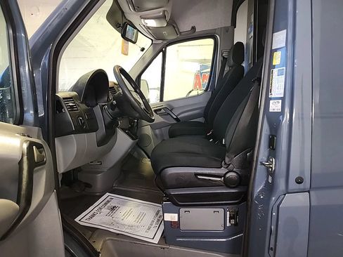 Used 2018 Mercedes-Benz Sprinter 2500 image 6