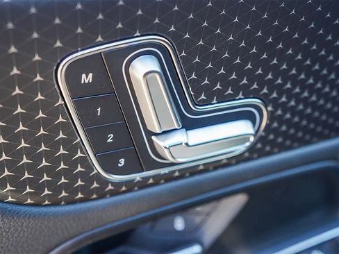 New 2025 Mercedes-Benz EQB 300 4MATIC image 23