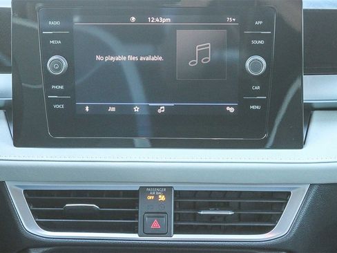 Used 2025 Volkswagen Taos SE image 15