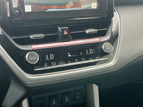 Used 2024 Toyota Corolla Cross XLE w/ Convenience Package AWD/4WD image 15