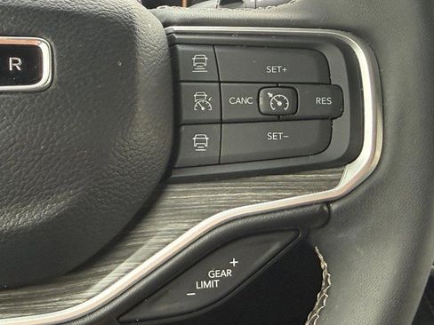 Used 2024 Jeep Wagoneer L Series II w/ Flexible Seating Group AWD/4WD image 15