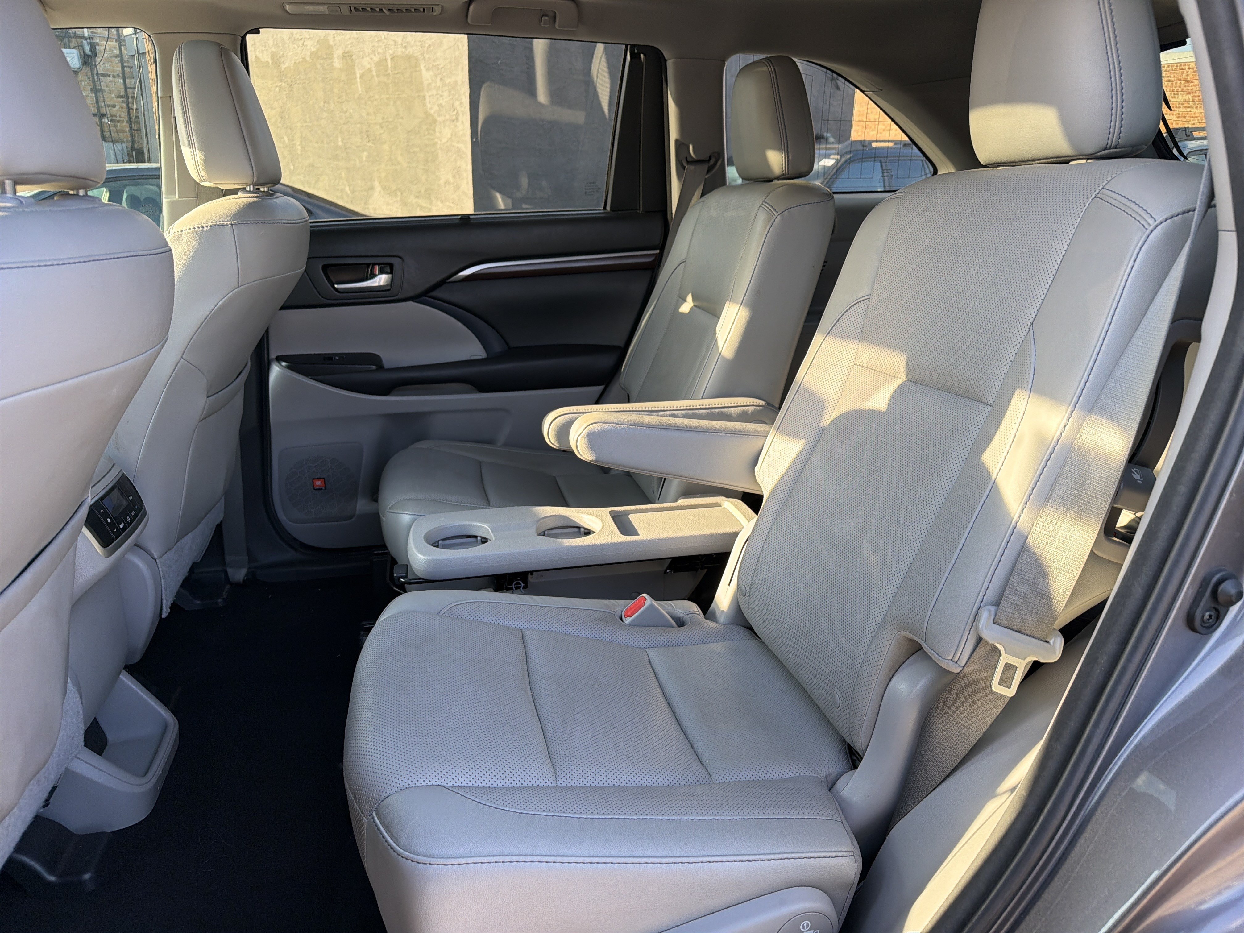 Used 2016 Toyota Highlander Limited FWD image 26