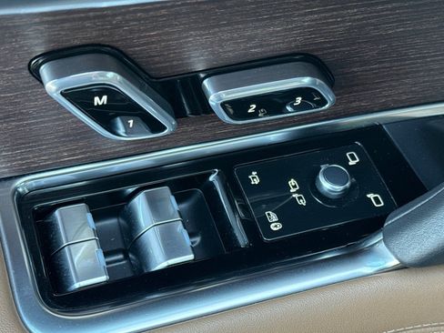 Used 2023 Land Rover Range Rover Long Wheelbase SE image 11