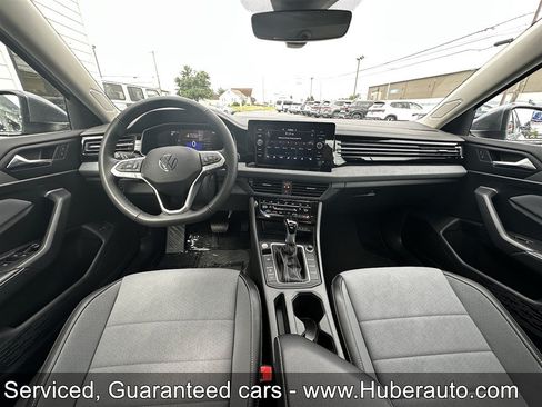 Used 2026 Volkswagen Jetta SE FWD image 15