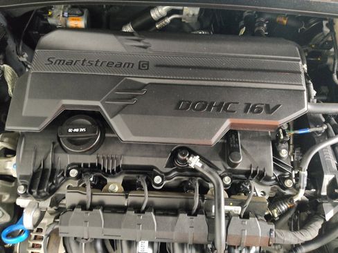 Used 2025 Hyundai Elantra SEL image 30