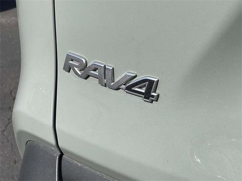Used 2023 Toyota RAV4 XLE Premium image 4