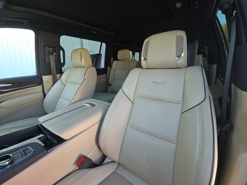 Used 2023 Cadillac Escalade ESV Premium Luxury w/ LPO, Radiant Package image 11