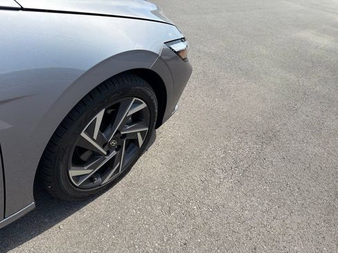 Certified 2025 Hyundai Elantra SEL FWD image 22