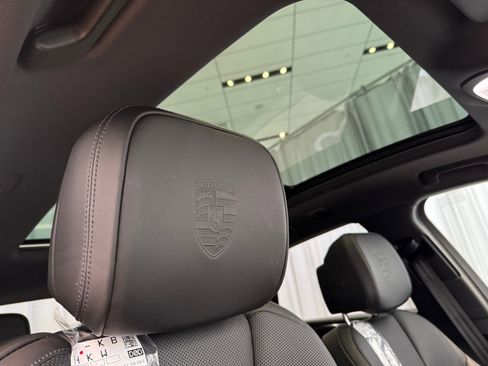 Certified 2025 Porsche Macan Turbo image 27