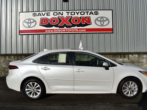 Certified 2025 Toyota Corolla XLE image 8