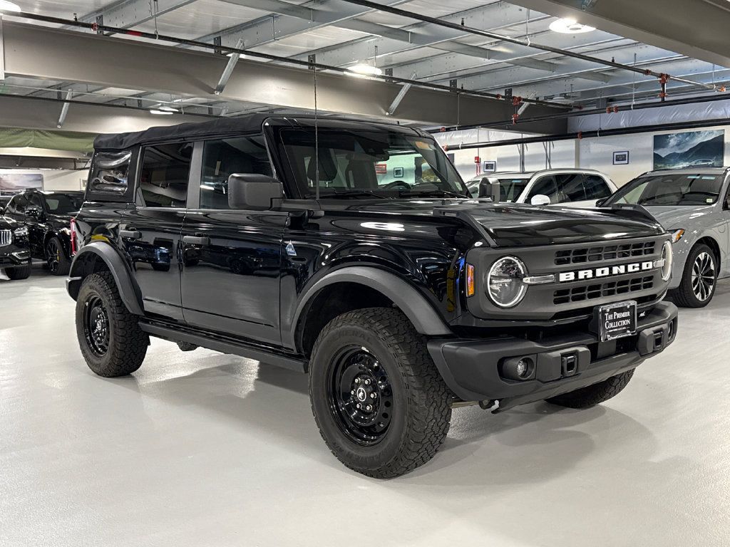 Used 2022 Ford Bronco Black Diamond AWD/4WD image 1