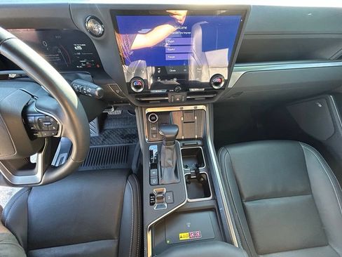 Used 2024 Lexus GX 550 w/ Cold Area Package AWD/4WD image 19