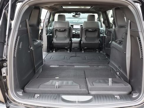 New 2026 Chrysler Pacifica Limited w/ S Appearance Package AWD/4WD image 39
