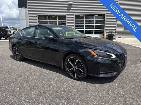 Used 2024 Nissan Altima 2.5 SR image 1