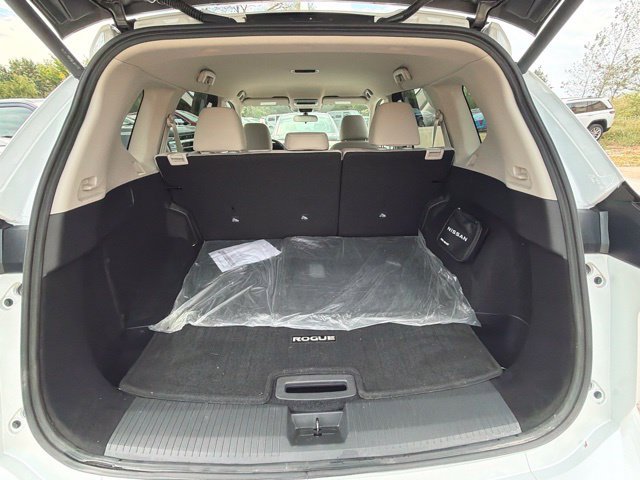 Used 2025 Nissan Rogue SV AWD/4WD image 14