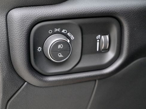 Used 2022 RAM 2500 Big Horn w/ Level C Equiment Group image 22