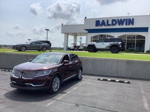 Used 2018 Lincoln MKX Reserve w/ Lincoln MKX Climate Package FWD image 3