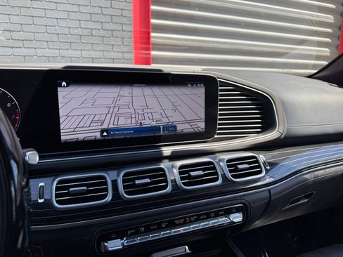 Used 2024 Mercedes-Benz Maybach GLS 600 4MATIC image 39