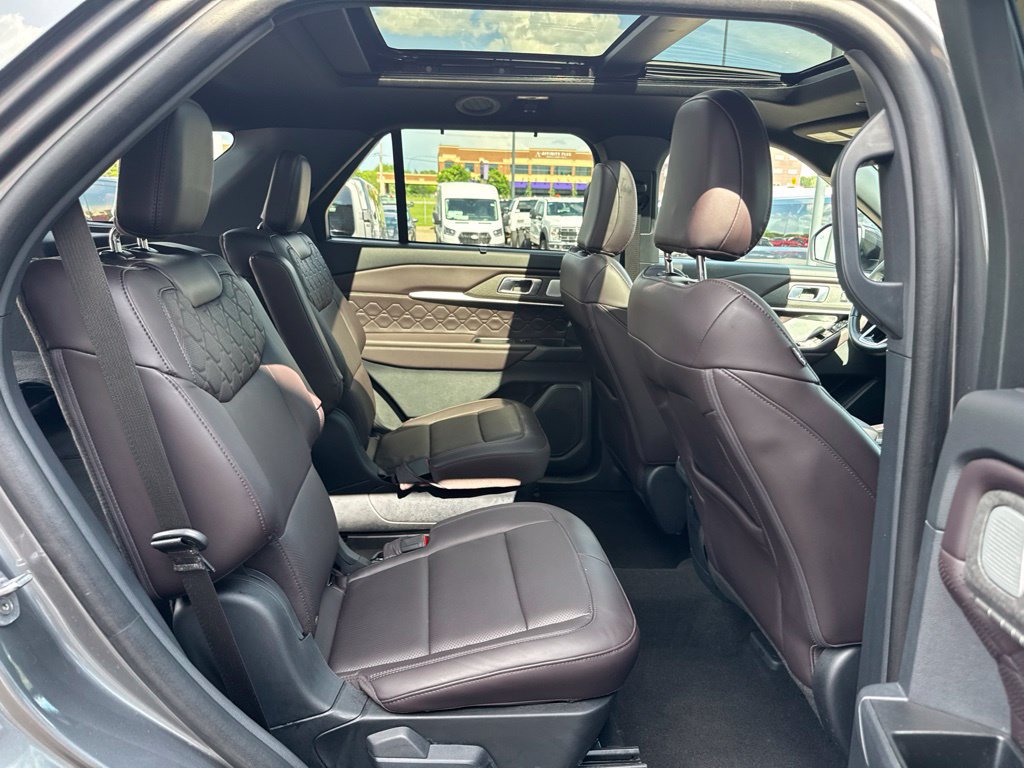Used 2025 Ford Explorer Platinum w/ Ultimate Package AWD/4WD image 37