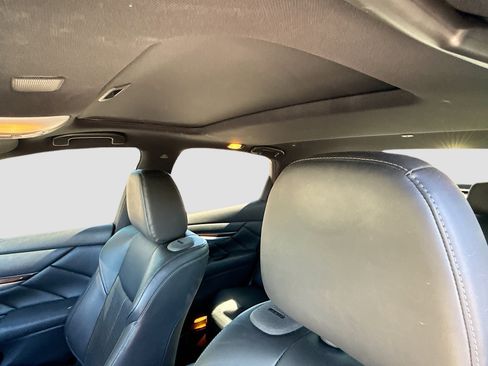 Used 2019 INFINITI Q70 Luxe w/ Sport Package image 26