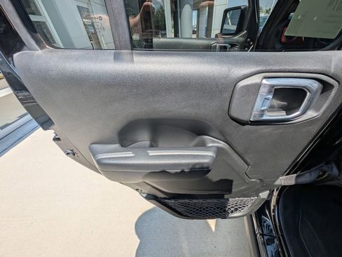 Used 2022 Jeep Wrangler Unlimited Rubicon image 41