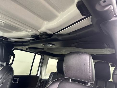 Used 2023 Jeep Wrangler Unlimited Sahara image 12