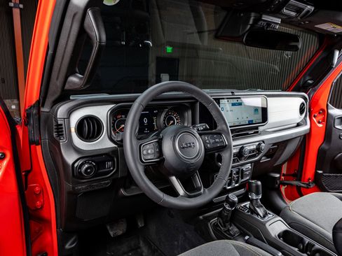 Used 2025 Jeep Wrangler Sport S image 16