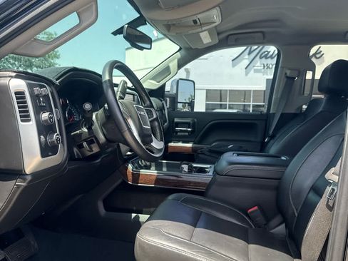 Used 2019 GMC Sierra 2500 SLT w/ Duramax Plus Package AWD/4WD image 5
