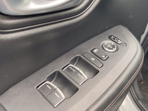 Used 2025 Honda HR-V Sport image 16