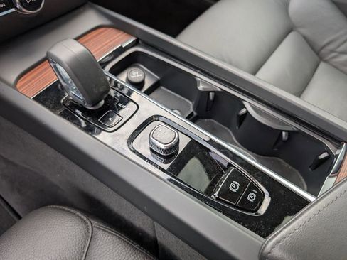 Used 2025 Volvo V60 B5 Cross Country Plus image 20