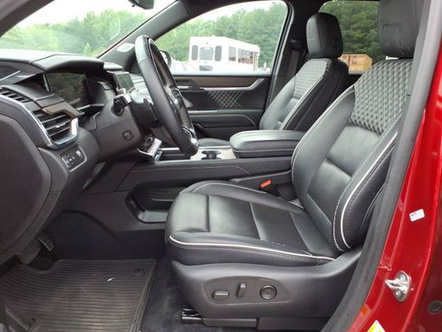 Used 2024 GMC Acadia Denali w/ Super Cruise Package FWD image 3
